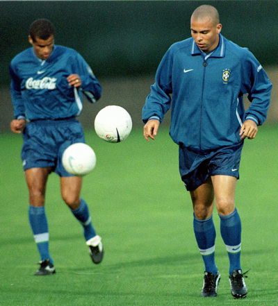 No treino com Rivaldo atras, outro grande jogador